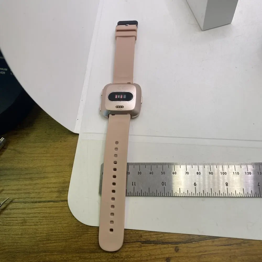 Fitbit Versa Womens Activity Tracker Watch Works